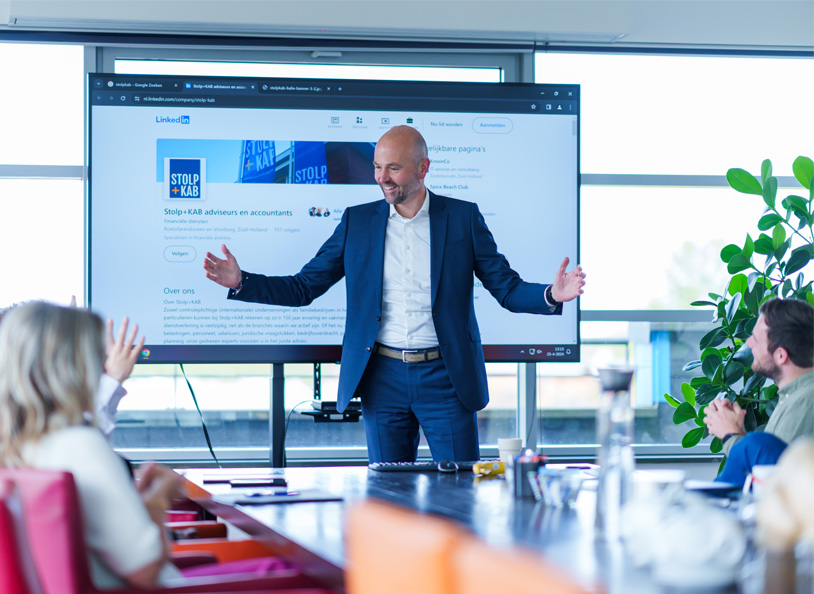 Collega Roy aan het presenteren